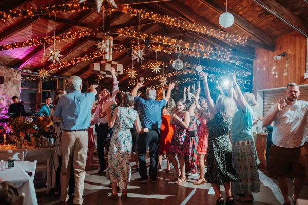 08-venue-party-Medium-600×400